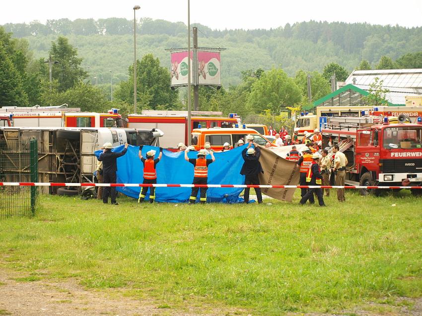 Schwerer Unfall mit Reisebus Lohmar Donrather Dreieck P255.JPG